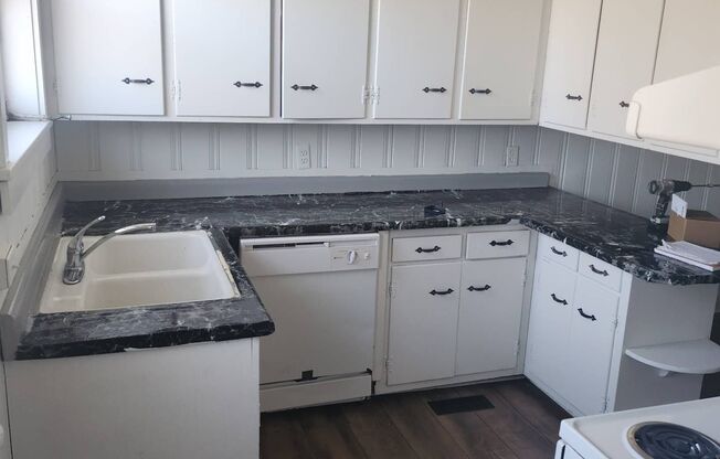 Comfortable 2-Bedroom Duplex Near Downtown Greenville