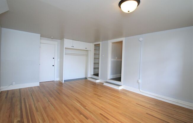 Studio, 1 bath, 404 sqft, $950, Unit B5