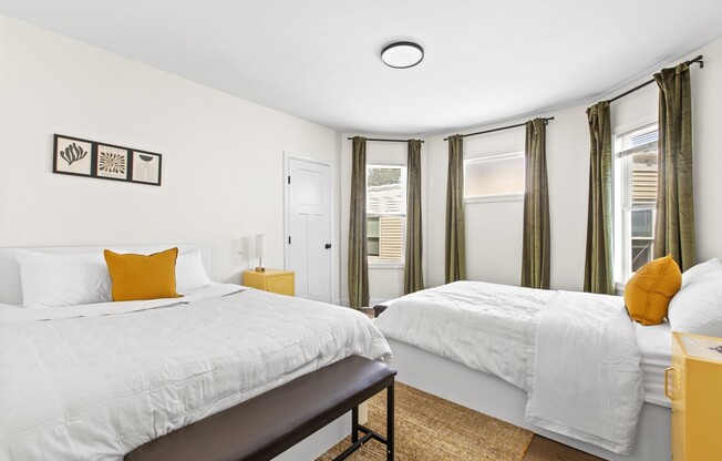 3 beds, 1 bath, 1,300 sqft, $2,700, Unit 2