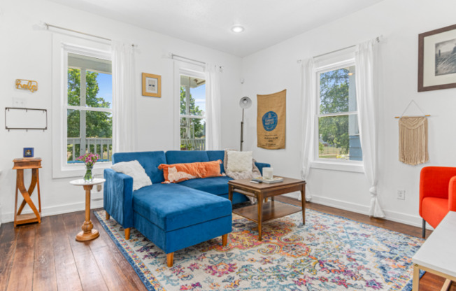 27 MAGNOLIA AVE E