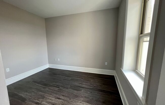 1 bed, 1 bath, 555 sqft, $1,500, Unit 305
