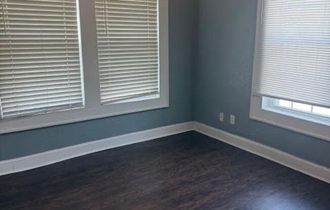 1930's Charming duplex