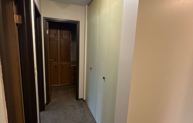 2 beds, 1 bath, 920 sqft, $750, Unit 118