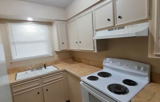 1 bed, 1 bath, 750 sqft, $669, Unit 1