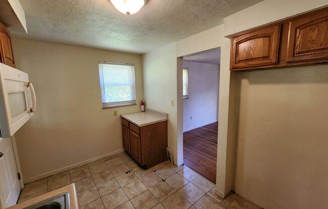 3 beds, 1 bath, $1,295