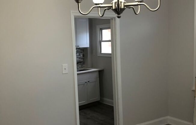 Beautiful and ready to move in 3 Bedroom, 1 Full Bath home just minutes from downtown!