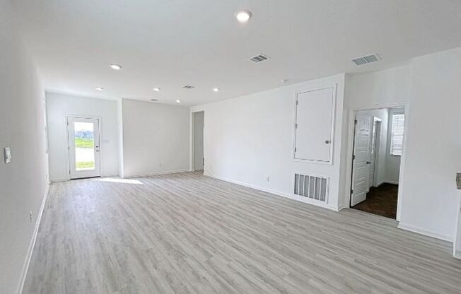 4 Bedroom Off Burbank In Pelican Lakes