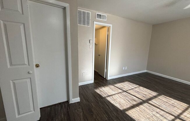 1 bed, 1 bath, 725 sqft, $1,300, Unit 1001