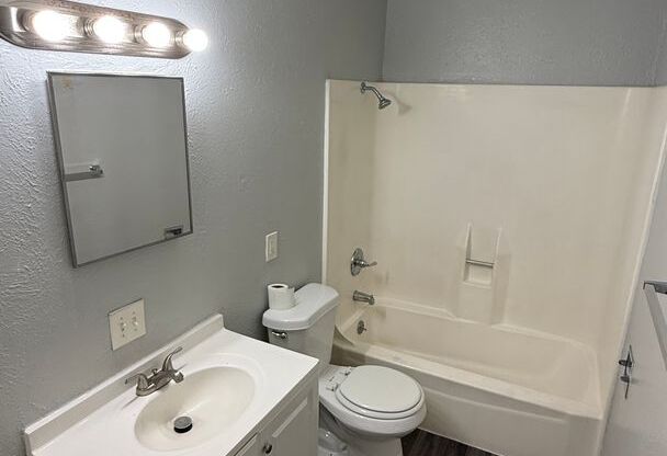 Cute Airy Studio Near Havana and Exposition **Move-In Special**