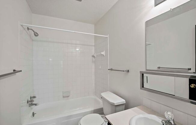 2 beds, 2 baths, 1,060 sqft, $1,200, Unit 7720-202