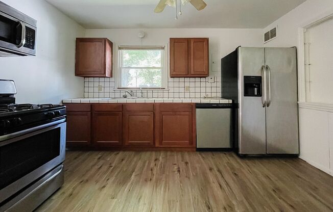 2 beds, 1 bath, $995