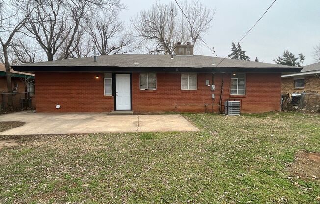 Great 2 Bedroom 1 Bath Home NW OKC!  $970 Per Month