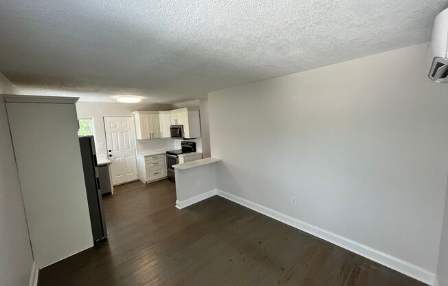 Above Detached Garage 1/1 in Colonialtown North