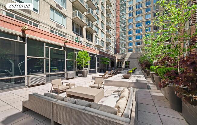 Studio, 1 bath, $4,350, Unit 1025