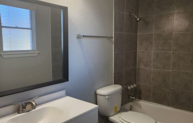 2 beds, 2 baths, 931 sqft, $1,195, Unit 02-0213