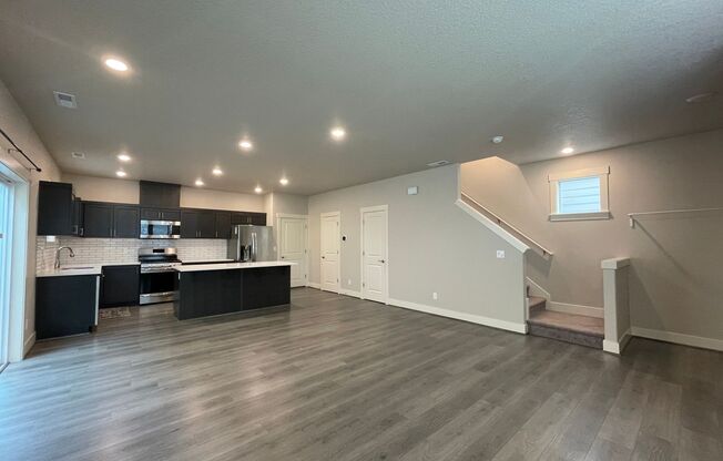 Spacious 4 bed/2.5 Bath Single Family Home Bethany! Full Solar!! Close to Forest Park, Springville Meadows, and highway access! Custom Storage throughout