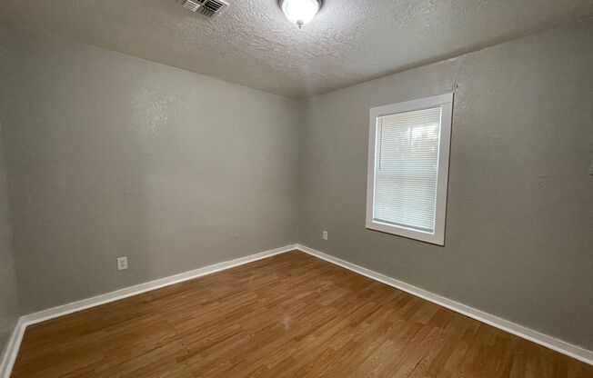 3 beds, 1 bath, $1,225