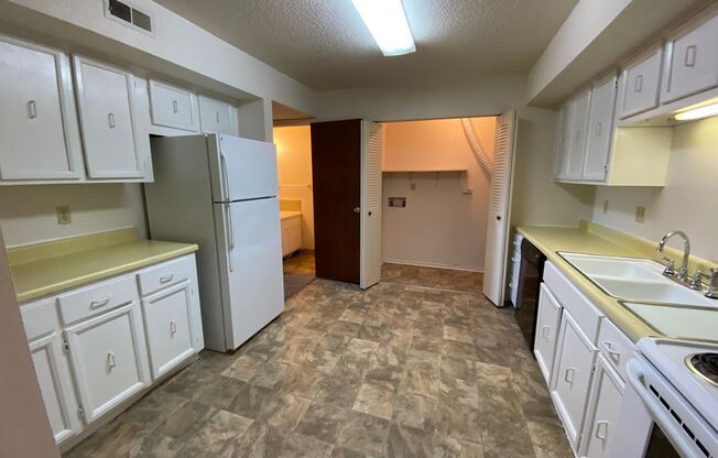3 beds, 2.5 baths, 1,288 sqft, $1,369, Unit 04 - 410