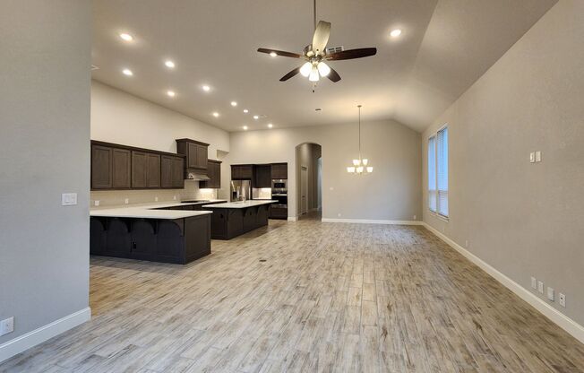 4/3.5/2 1.5 Miles From Gruene / Settlement in Gruene / Mulitple Living Rooms/ Fridge Included/ NBISD