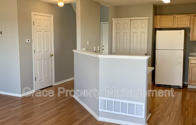 1214 S ZENO WAY