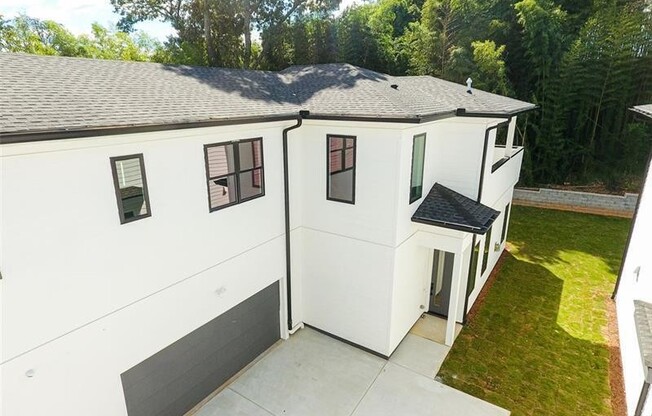 32 WALTHALL ST NE