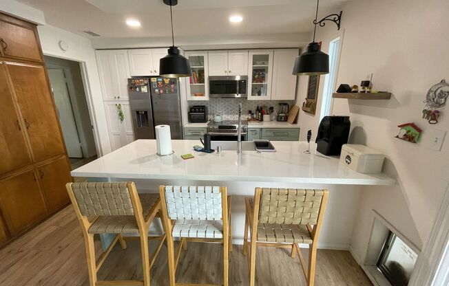 Beautiful single story 3 bedroom w/2 parking spaces