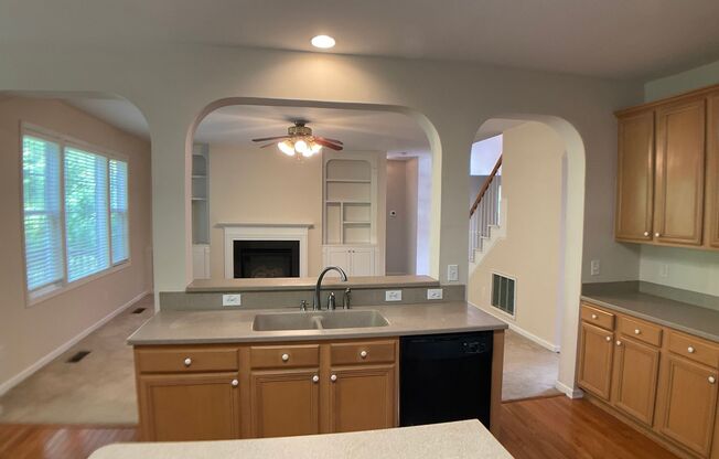 Gorgeous and Spacious 5 bedroom in Morrisville!