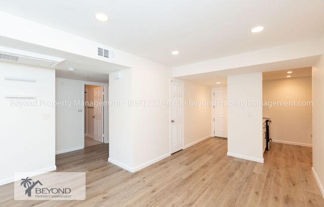 OCEAN BEACH GEM , 2 BEDROOM 2 BATH WITH ASSIGNED PARKING , PET FRIENDLY !!!