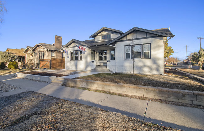 1404 N MEADE