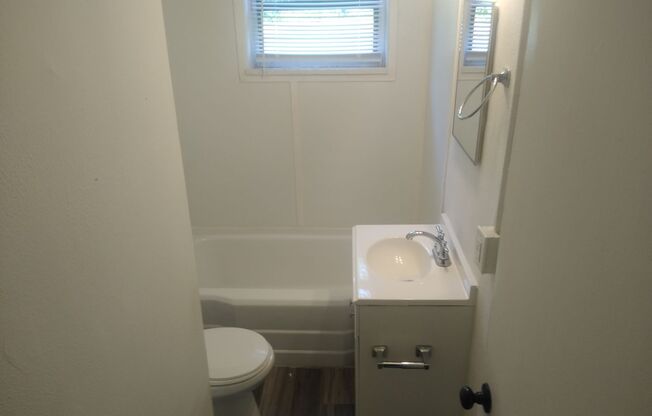 2 beds, 1 bath, 800 sqft, $850, Unit 110 A