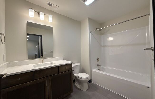 2 beds, 1 bath, 908 sqft, $1,325, Unit #301