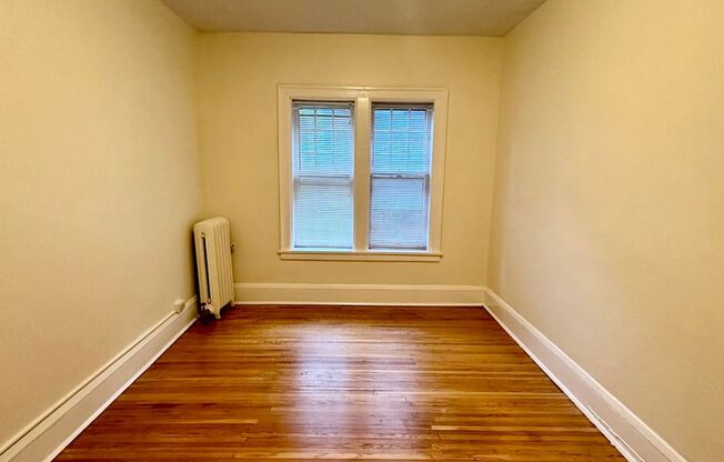 2 beds, 1 bath, 1,000 sqft, $1,325, Unit 302