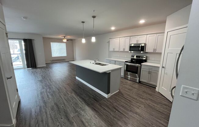 3 beds, 3.5 baths, 2,139 sqft, $2,415, Unit Lime 319