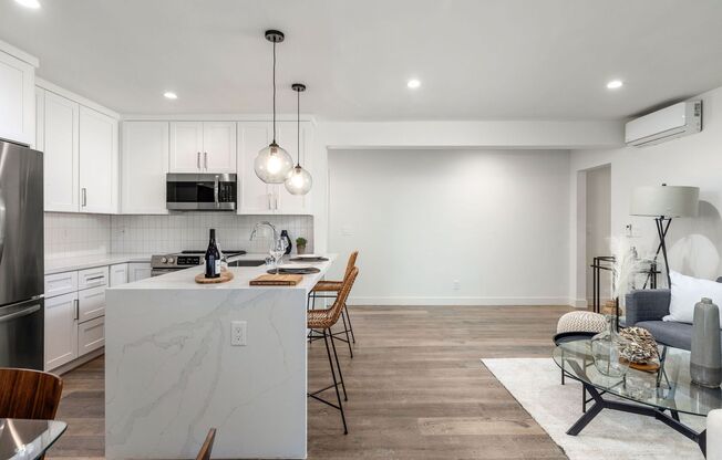 2 beds, 2 baths, 880 sqft, $3,995, Unit O