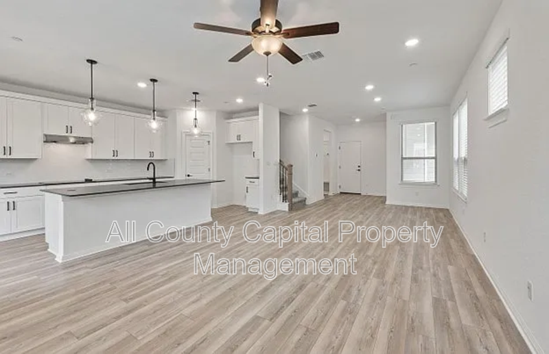 2725 WOODALL DR