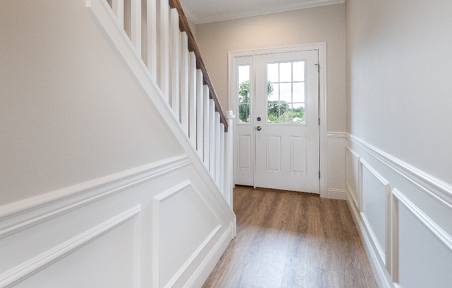 8 EDGEWATER CIR