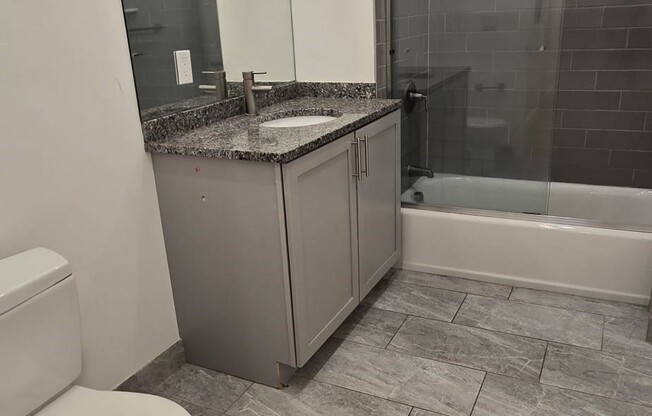 2 beds, 1 bath, $2,100, Unit 201
