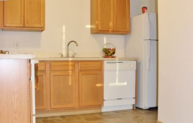 2 beds, 2 baths, 981 sqft, $1,649, Unit 204