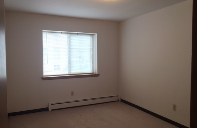 1 bed, 1 bath, 650 sqft, $1,155, Unit 110