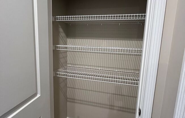 2 beds, 1 bath, 950 sqft, $1,000, Unit 114