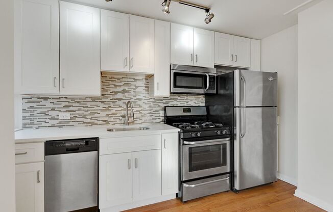 2 beds, 1 bath, 655 sqft, $2,275, Unit 2520-C1