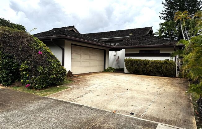 3/2/2 - Spacious Golf Course Home in Gated Queens Gate II