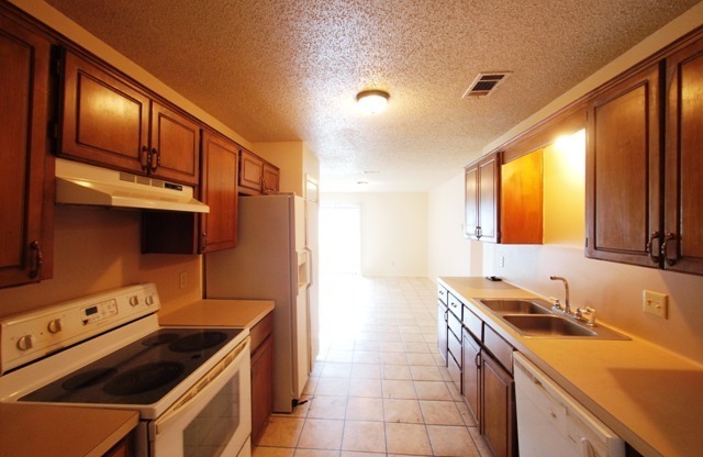 3 beds, 2 baths, $1,200