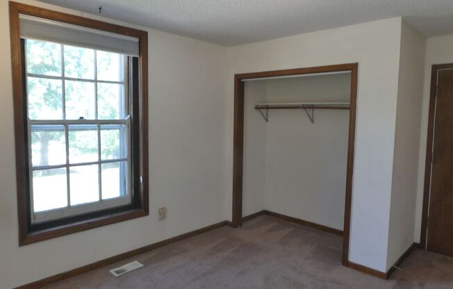 4 beds, 2 baths, $2,000, Unit Apt A