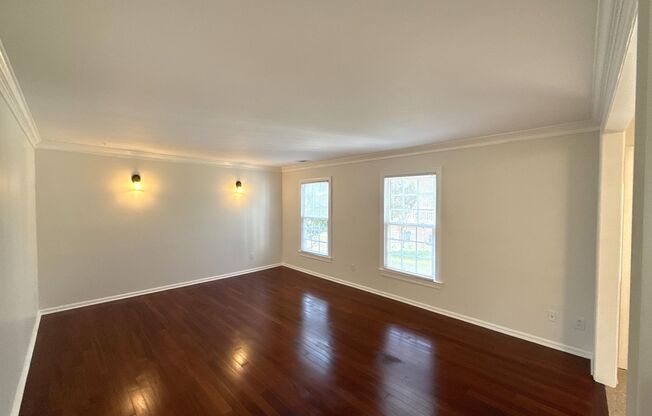 Beautiful home in the Shadow Lake Community!