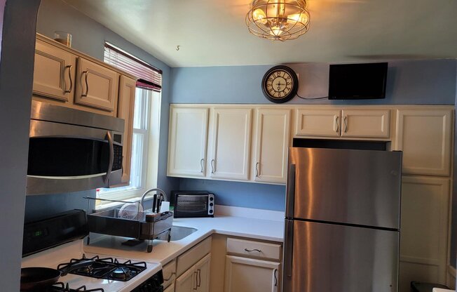 615 E 55 ST