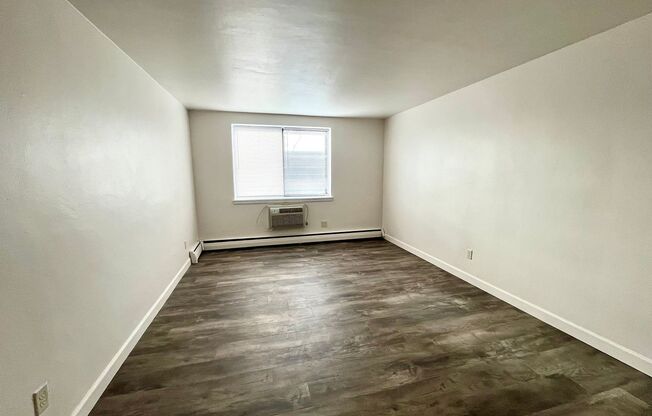 2 beds, 1 bath, $1,195, Unit 308