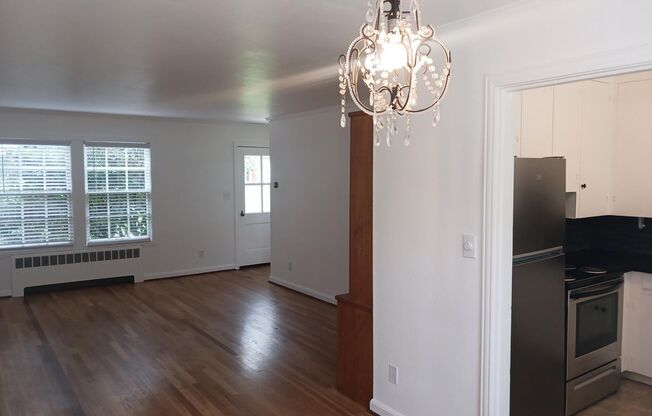 2 beds, 1 bath, 901 sqft, $1,929, Unit 22