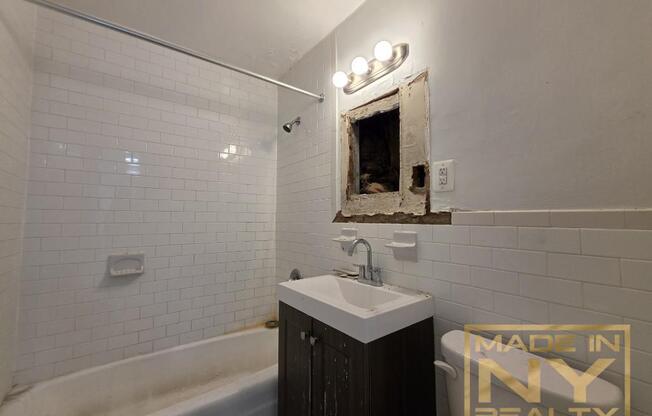 1 bed, 1 bath, 560 sqft, $3,200, Unit D22D