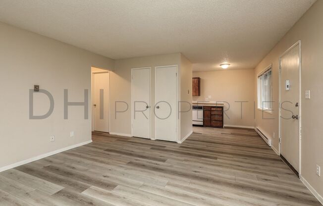 2 beds, 1 bath, $1,150, Unit 1122 3